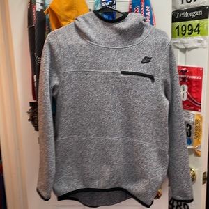 Nike womens sweater/sweatshirt with hood